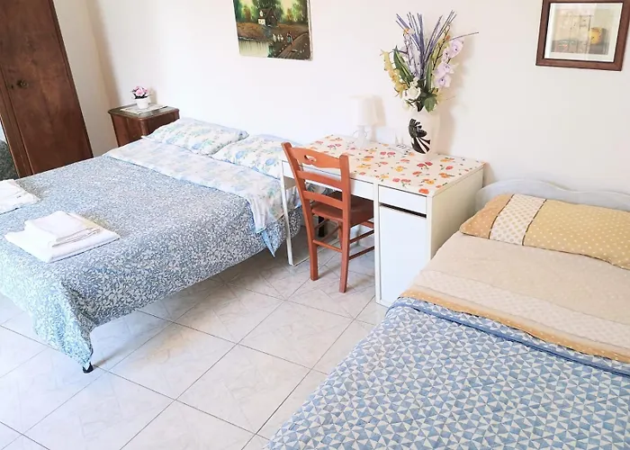 Casa Manu' Nel Cuore Di Forio Форио